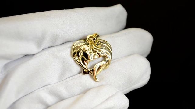 Золотая подвеска для влюблённых? Мужчина и женщина с бриллиантом смотреть онлайн