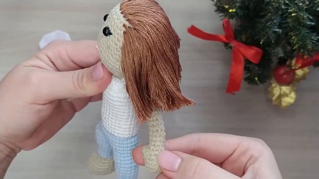 Видеообзор куклы крючком по моему МК Кукла Фрея смотреть онлайн