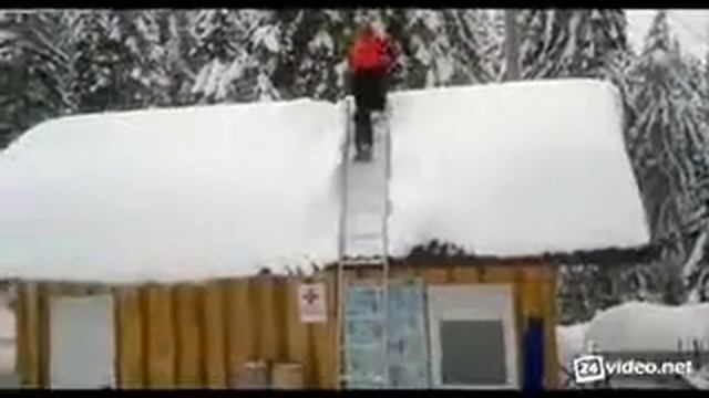 Моментальная чистка снега с крыши смотреть онлайн