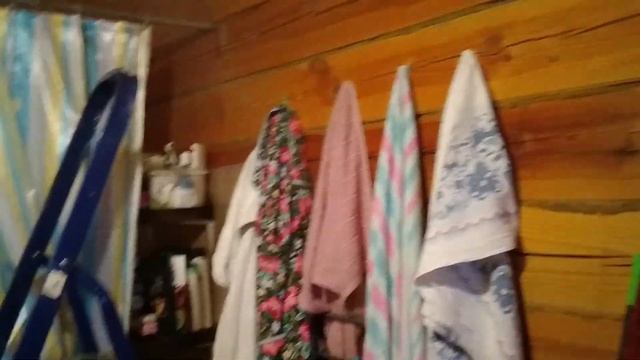 Сентябрьский ливень в деревне. Отделка потолка в ванной - отличное начало.Домашние питомцы греются. смотреть онлайн