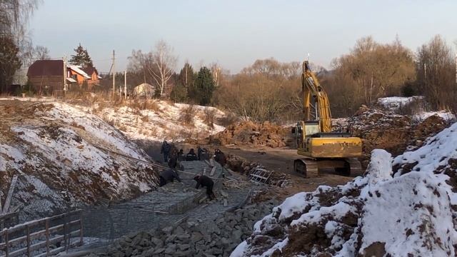 Монтаж габионов в зимний период.Construction Of Gabions In Winter