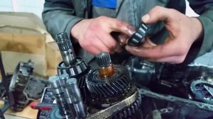 гудит механическая коробка передач (МКПП)