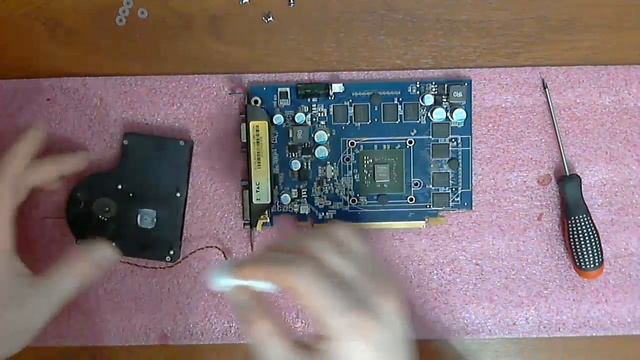 Видеокарта Zotac 8500GT разборка , чистка и замена термопасты смотреть онлайн