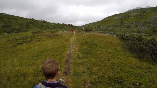 Небольшой трек с детьми в Hardangervidda National Park, Норвегия смотреть онлайн