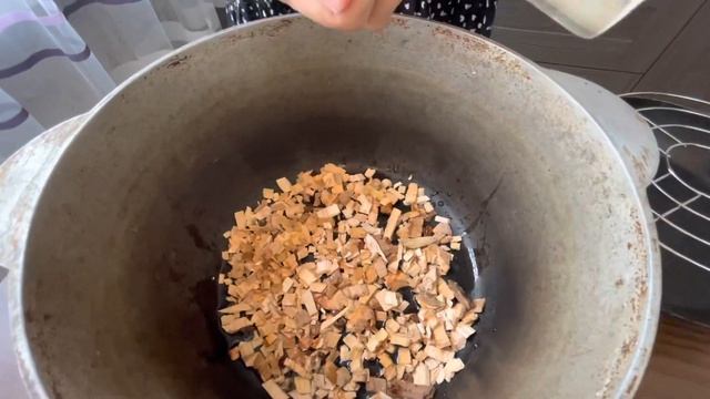 Если хотите удивить гостей то приготовьте так куриную грудку )) коптила дома в казане !!! смотреть онлайн