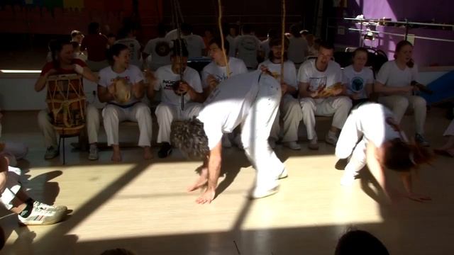 Mestre Forró x Siri - Capoeira é minha, capoeira é sua 2016 смотреть онлайн