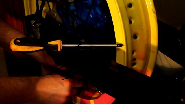 Как выровнять колесо мото смотреть онлайн