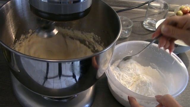 Летний сочный ягодный пирог с крыжовником смотреть онлайн