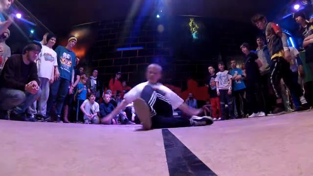 МИХАЙЛОВ ДИМА(DOMINANT CREW) VS ЁЖ(BIONIC KIDS) | 1/8 ФИНАЛА | ГУСЬ-ХРУСТАЛЬНЫЙ смотреть онлайн