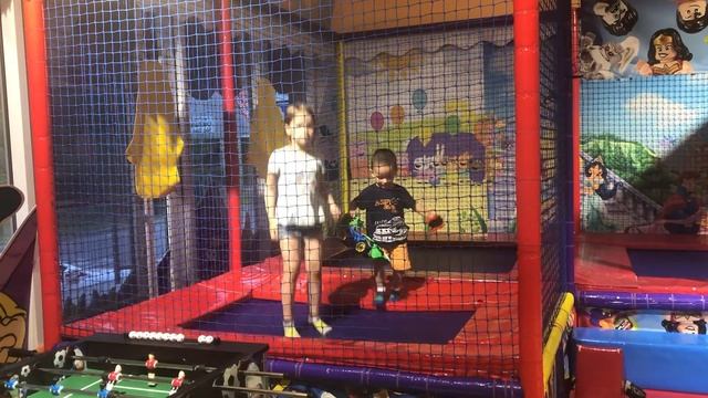 Моё утро. Аттракционы. Батут. смотреть онлайн