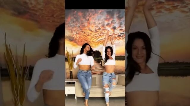 Mejores vídeos recientes de Carolina Rosa bailando Bachata Tradicional