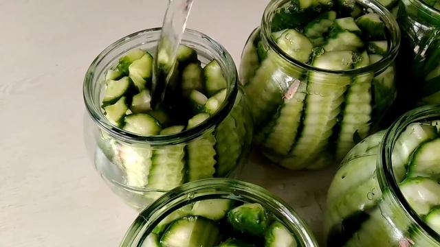 Это зелень придает ПОТРЯСАЮЩИЙ АРОМАТ!!! Самый ВКУСНЫЙ РЕЦЕПТ огурцов! #маринованные #огурцы смотреть онлайн