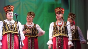 «У речки женщина стояла»