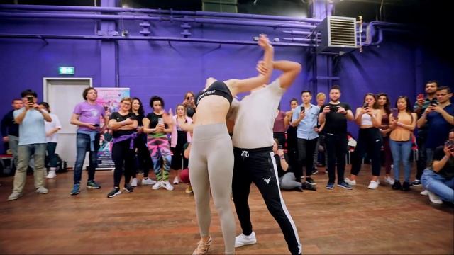 RICKY & FLORENCE — MAL ACOSTUMBRAO - Mario Baro, Dama & DJ Husky — Bachata Dance Demo смотреть онлайн