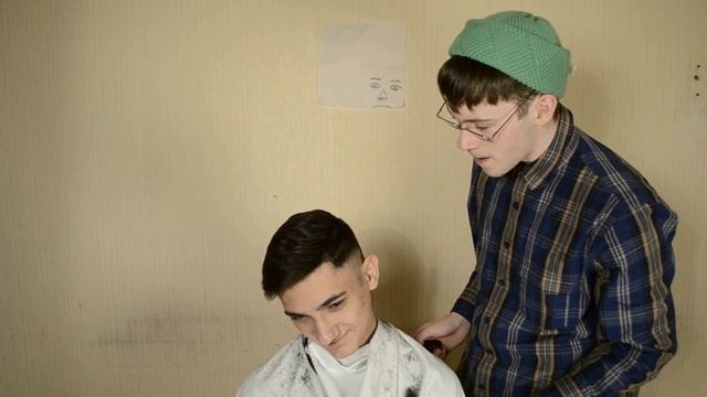 ФЕДЯ ПАРИКМАХЕР \ СТРИЖКА МИКОЛИ смотреть онлайн