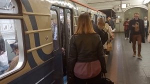 Номерной прибывает на станцию театральная. Горьковско-замоскворецкого радиуса.