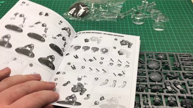 10MM Tau XV8 Crisis Battlesuit смотреть онлайн