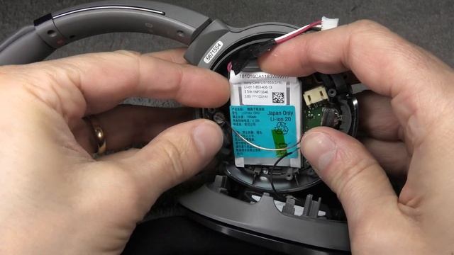Battery Replacement on Sony Headphones WH-CH700N (How to DIY) смотреть онлайн