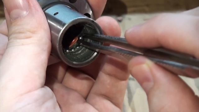 Чистка сборка гайки ШВП SFU 1605 и установка её на винт смотреть онлайн