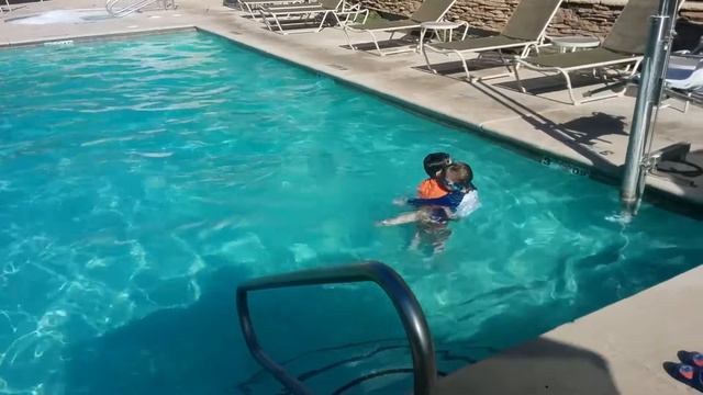 Плаваем в бассейне 2 смотреть онлайн