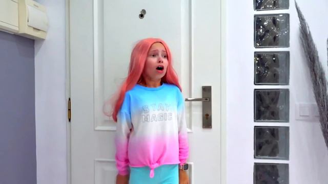 Alice shows the Rules of behavior if you are Home Alone смотреть онлайн