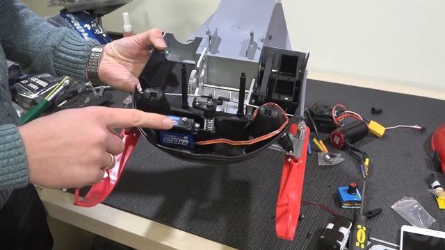 СНЕГОХОД на радиоуправлении ... сборка и неудачный первый заезд (ArtAttack SNOWMOBILE RC) смотреть онлайн