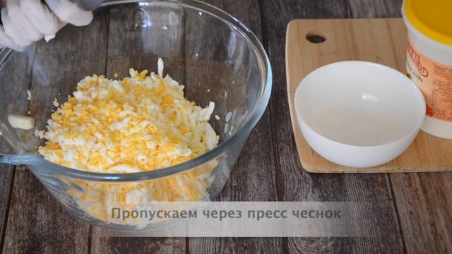 Салат из плавленного сыра с чесноком | РЕЦЕПТ ВКУСНОЙ ЗАКУСКИ ЗА 5 МИНУТ | НОВОГОДНЯЯ ЗАКУСКА 2022 смотреть онлайн