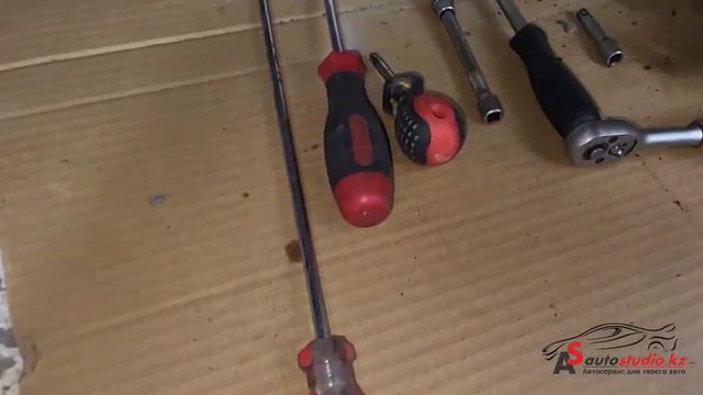 Замена заднего радиатора печки на Mitsubishi Pajero 4 2007 3.0. Подробное видео ? смотреть онлайн