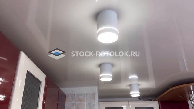 натяжной глянцевый потолок на кухне. смотреть онлайн