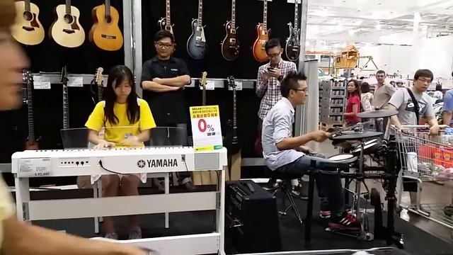 Costco 中和店 樂器展示區 смотреть онлайн