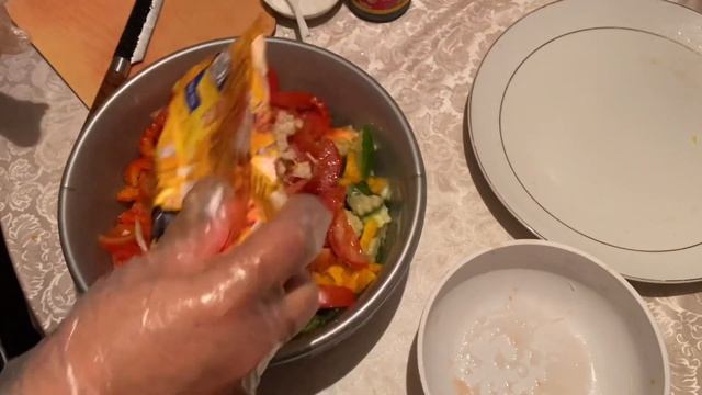 Невероятно вкусный салат, который съедается на «Ура» смотреть онлайн