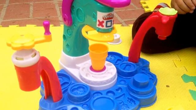 Play-doh sweets cafe magic swirl ice cream shoppe makes sundaes shakes cakes toppings more review 1 смотреть онлайн