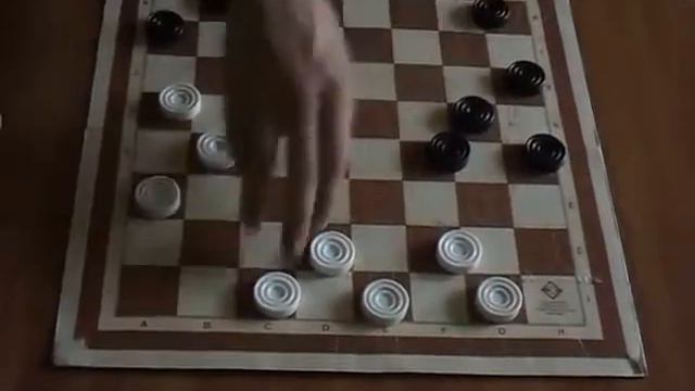 Помощь в захватывающей настольной игре шашки. Первые шаги смотреть онлайн