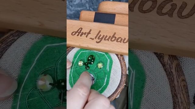Пришиваю бусины надёжным способом. #вышивкабисером #рукоделие #diy #art смотреть онлайн