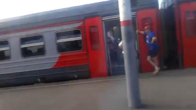 На вокзале в Дзержинске. Поезд 734Н Ласточка 09.07.2014. ГЖД смотреть онлайн
