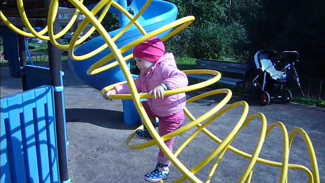 Детская площадка для игры детей и подростков