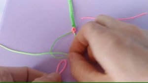 Как сплести браслет из ниток. Как сделать браслет макраме с цветочками. Браслет дружбы из шнурков