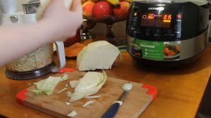 Тушеная капуста в мультиварке Поларис