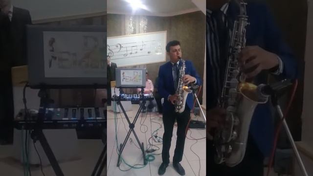 Dj Eldar Эльдар Аббасов и Фархад саксофон смотреть онлайн