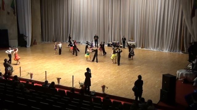 Открытый класс юниоры 1 1/2 финала латина смотреть онлайн