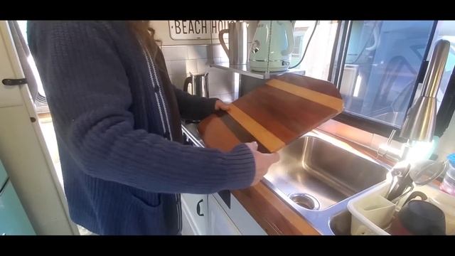 RV Living: You won't believe the inside of this 1986 Toyota Seabreeze Camper смотреть онлайн