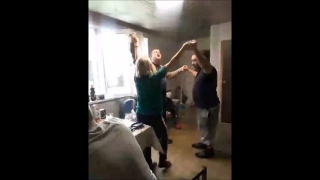 Пьяные танцы!!!!! Уважаемый Пользователь.Когда колбасит. смотреть онлайн