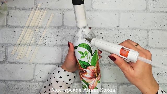 АЖУРНЫЙ ДЕКОР БУТЫЛКИ ВИНА?Интересное оформление стеклянной бутылки?Подарок на 8 МАРТА своими рукам смотреть онлайн