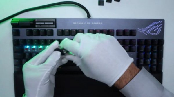 Unboxing Asus ROG Strix Flare II Animate Gaming Mechanical Keyboard With Anime Matrix