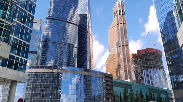 Москва Сити. Высота. Небо. Солнце. Май. 2021 год. смотреть онлайн