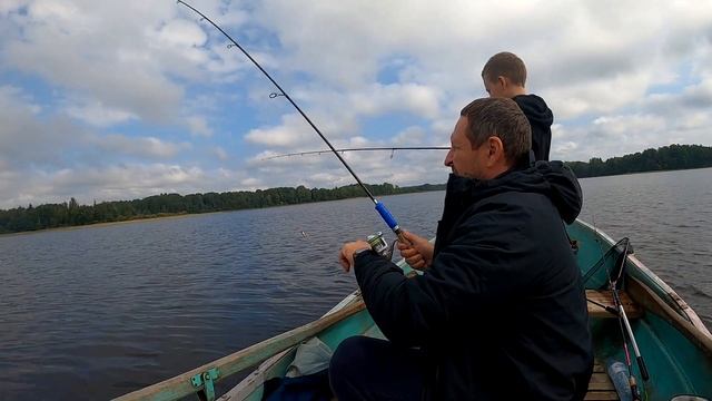Рыбалка на озере Селигер. ОКУНИ и ГРИБЫ - КЛЮЮТ! Дом Рыбака Заречье 33 смотреть онлайн