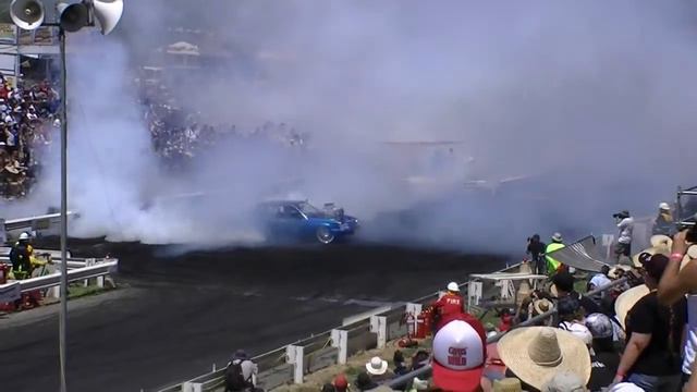 CMEFRY Blue VK @ Summernats 23 Burnout Finals BIG FIRE! смотреть онлайн