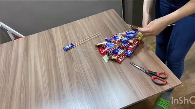 Как собрать букет из шоколадок подробное обучающее видео смотреть онлайн