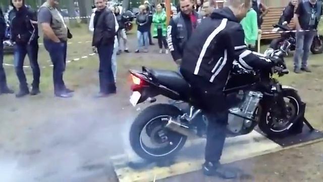 Suzuki Bandit 1250 burnout (4th gear) смотреть онлайн
