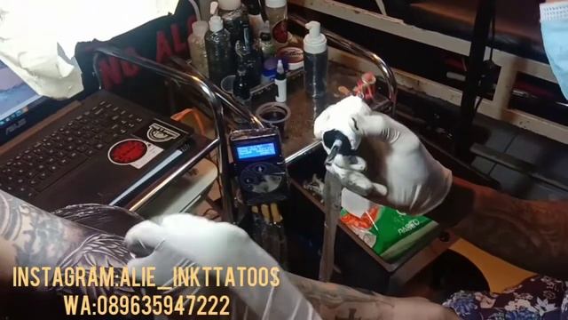 ANGEL WINGS TATTOO TIME LAPSE смотреть онлайн